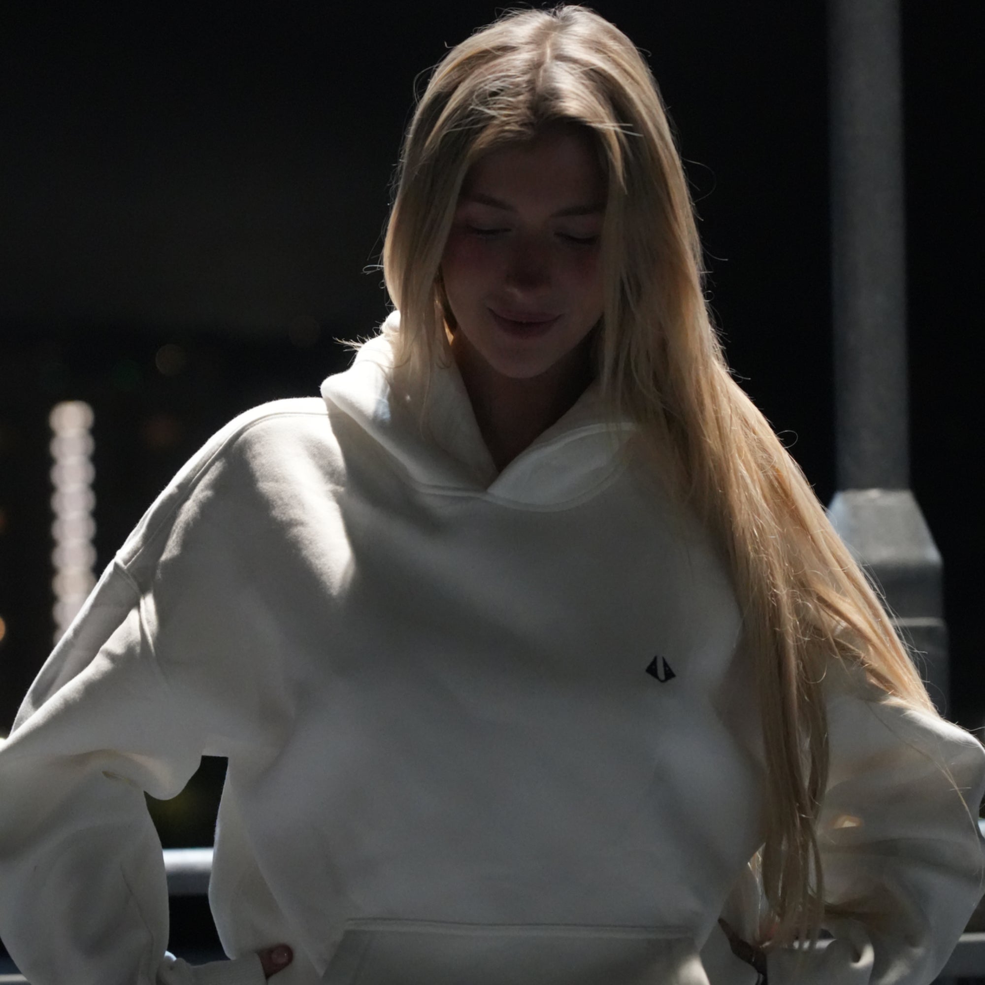 APEX HOODIE WHITE image 1